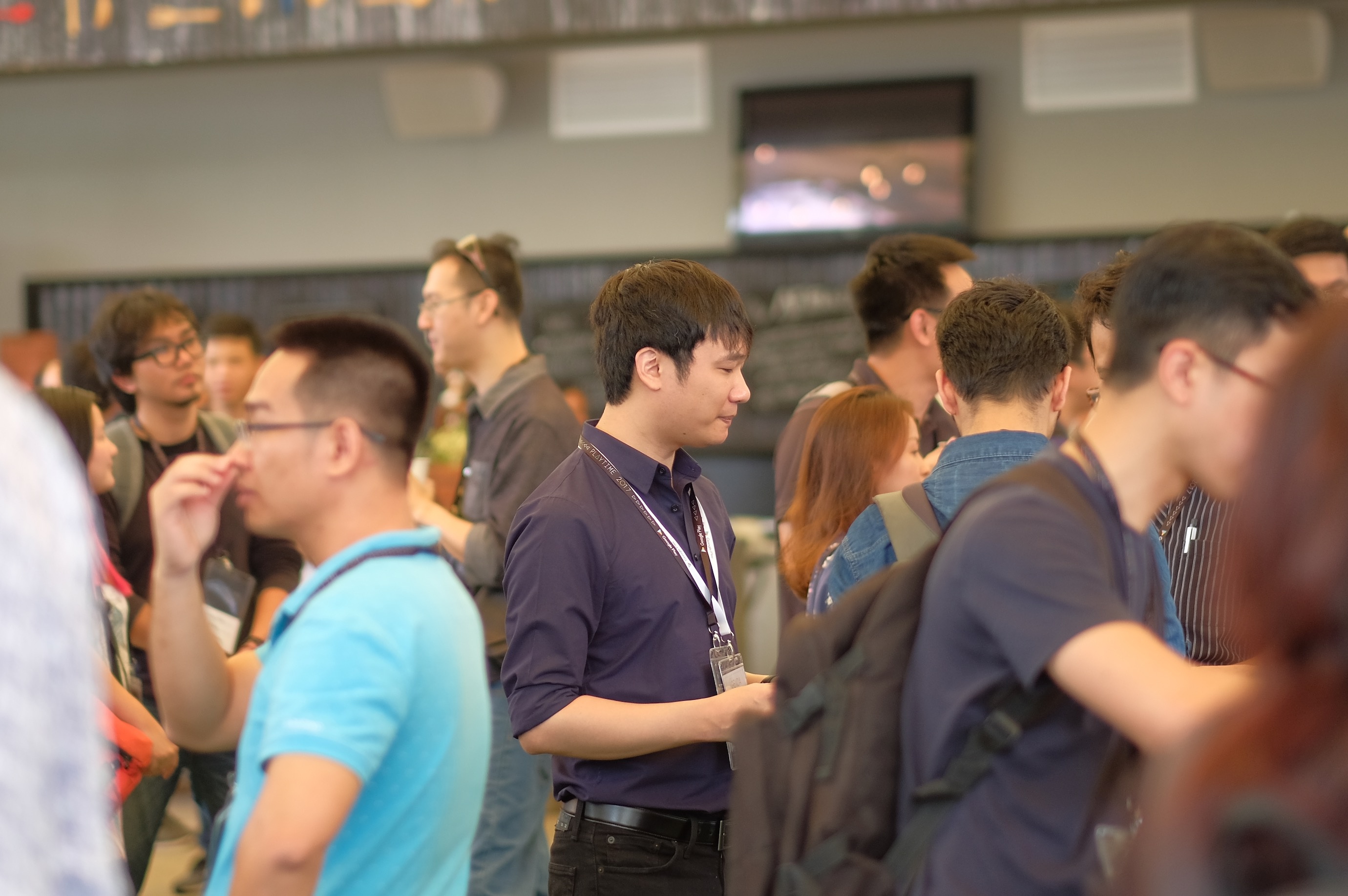 Nguyen Ha Dong voi dien mao moi anh 2