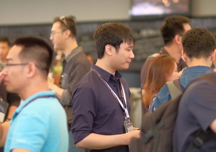 Nguyen Ha Dong xuat hien o su kien Google voi dien mao moi hinh anh