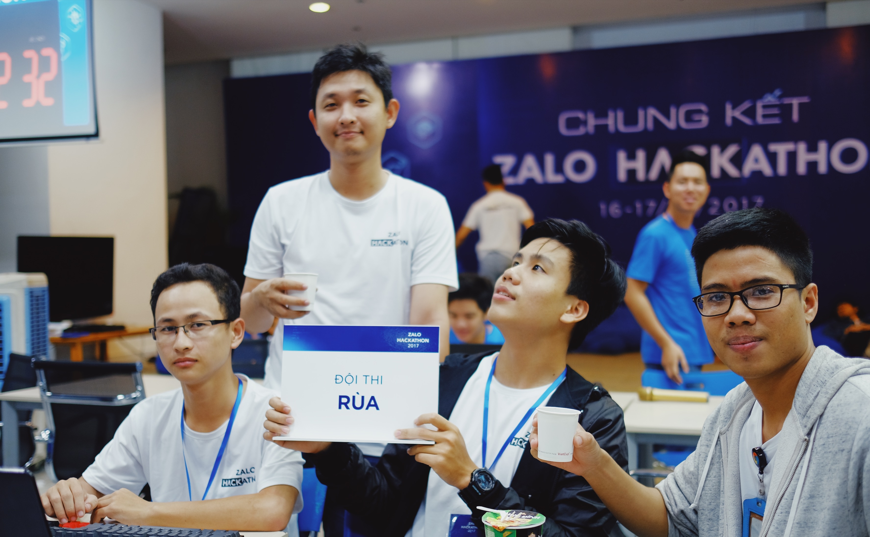 Zalo Hackathon code xuyen man dem anh 9