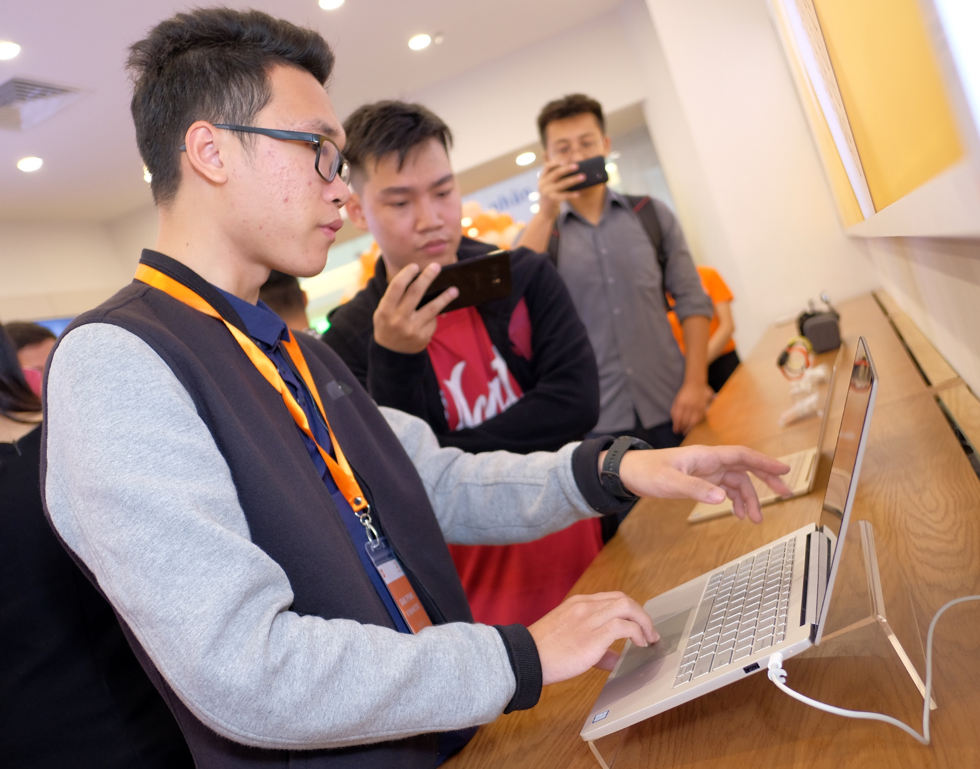 Xiaomi mo cua hang dau tien tai Viet Nam anh 12