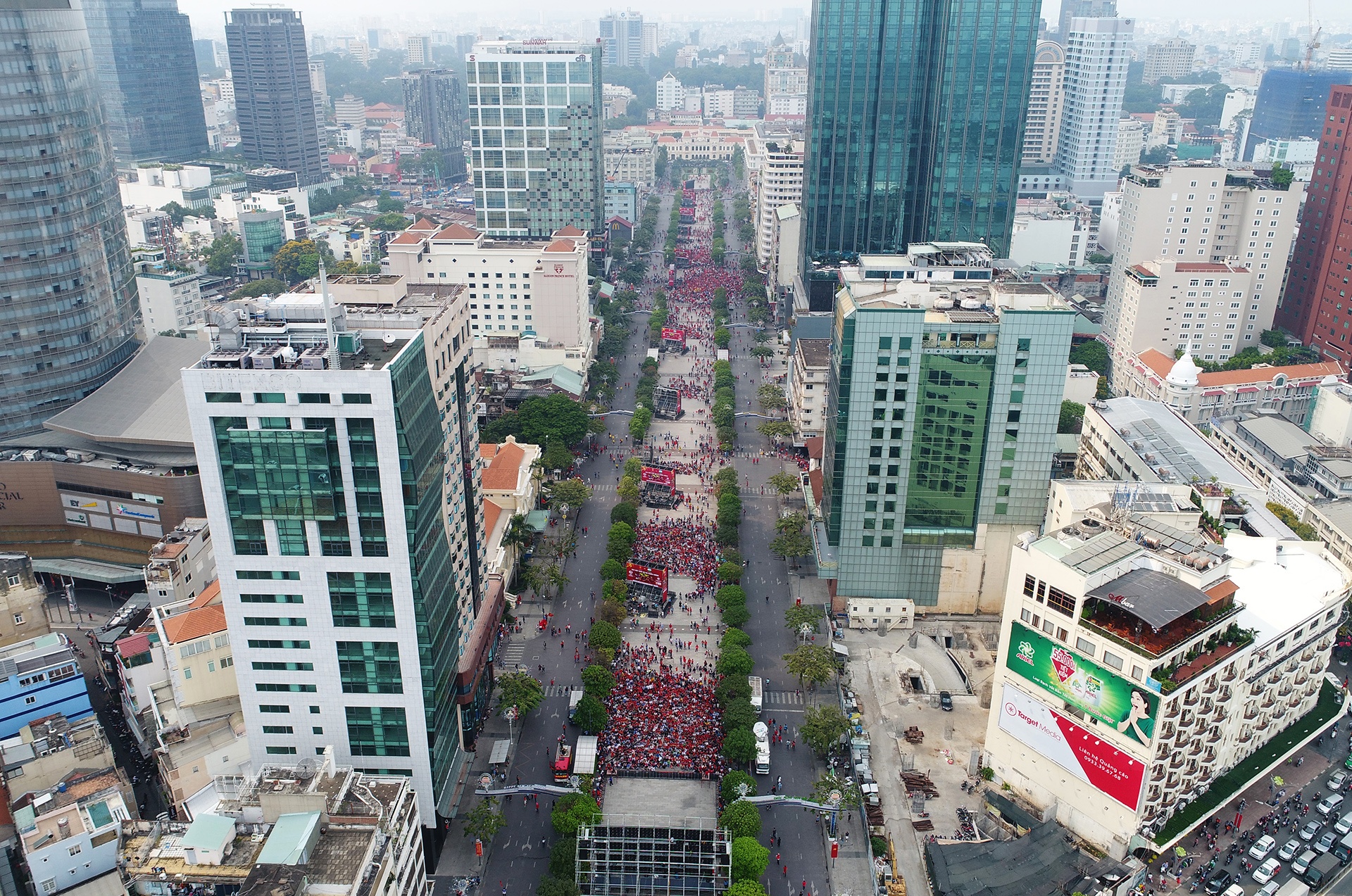 Xem U23 Viet Nam o pho di bo anh 1