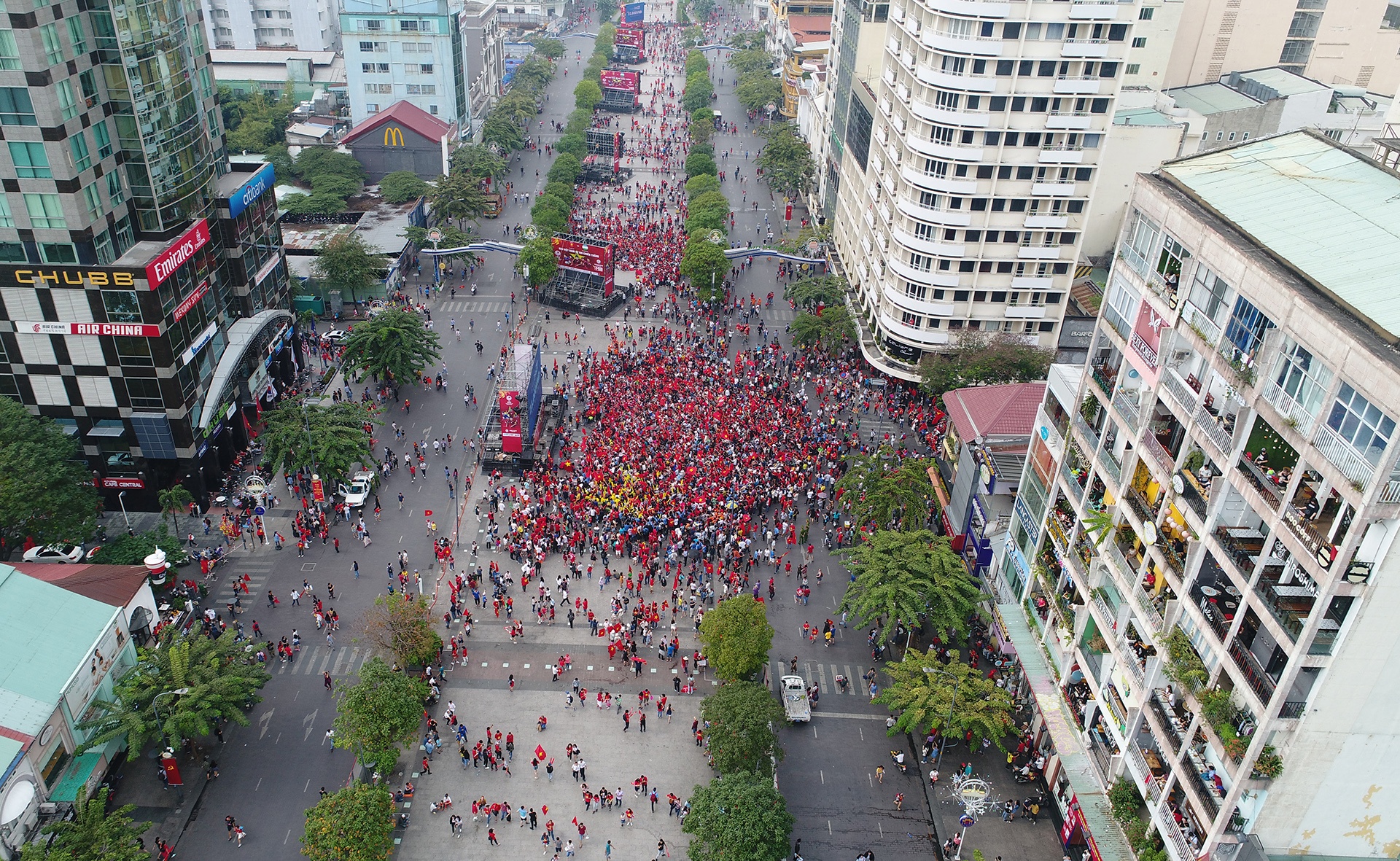 Xem U23 Viet Nam o pho di bo anh 3