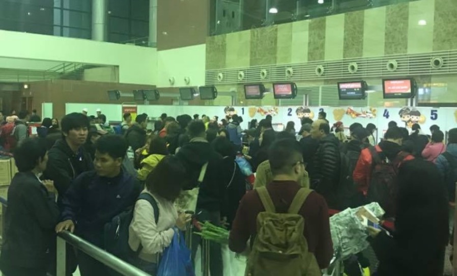 He thong cua Vietjet Air gap su co, khach khong the check in hinh anh