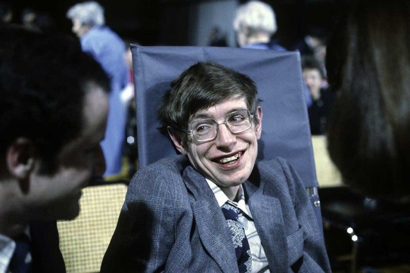 Cong nghe giup Stephen Hawking giao tiep khong can noi suot 21 nam hinh anh