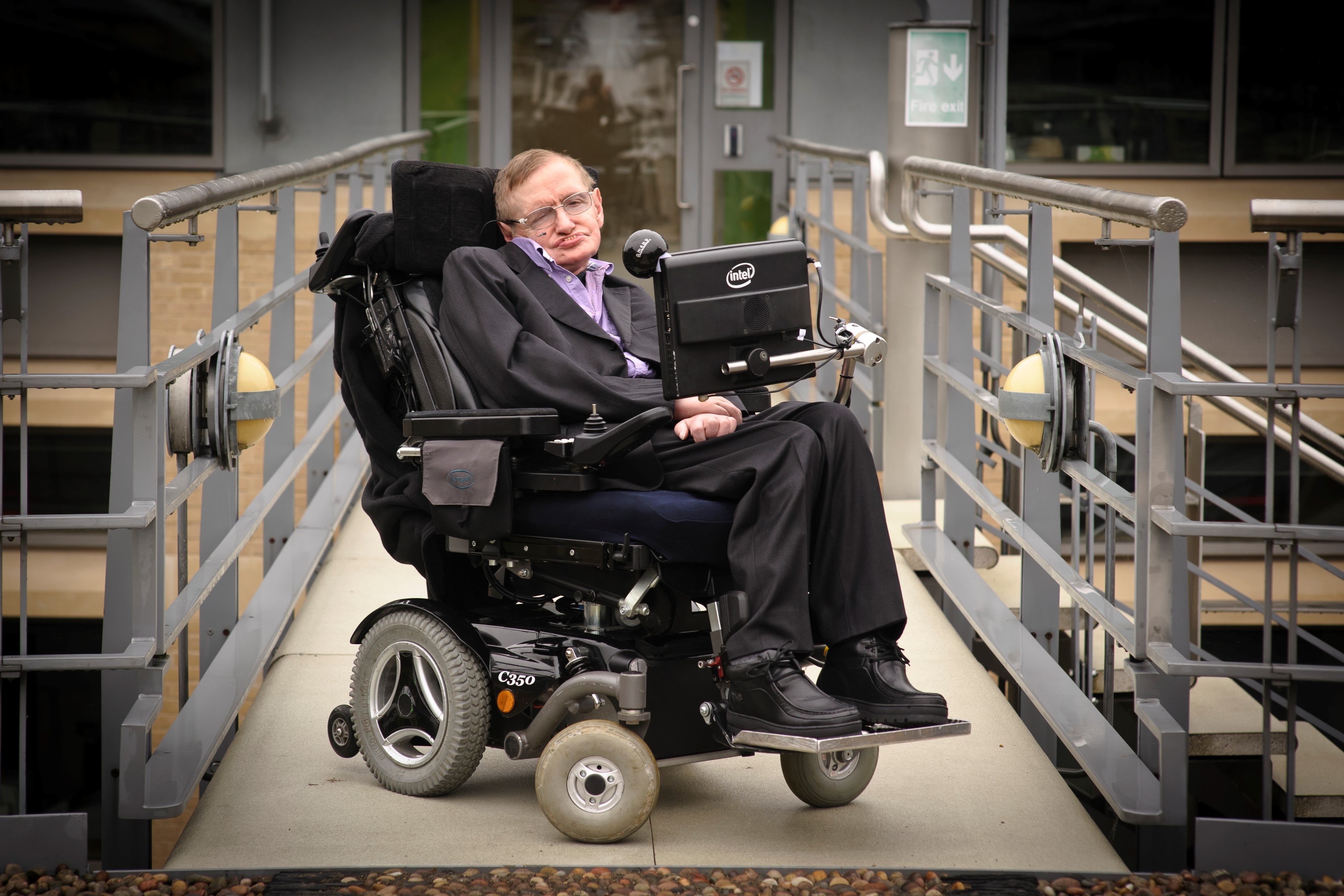 Co may cua 'ong gia thong minh nhat the gioi' Stephen Hawking hinh anh