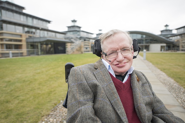 Stephen Hawking: Hay hop nhat va tro thanh cong dan toan cau hinh anh