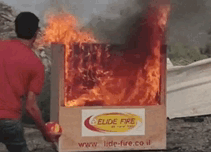 5 trang bi giup ban sinh ton khi gap hoa hoan hinh anh