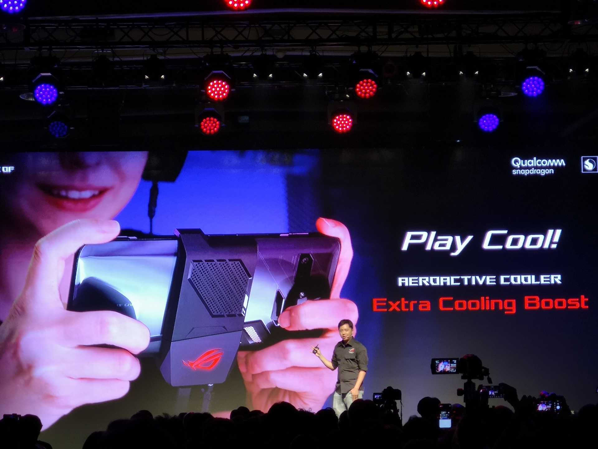 smartphone choi game cua ROG anh 1