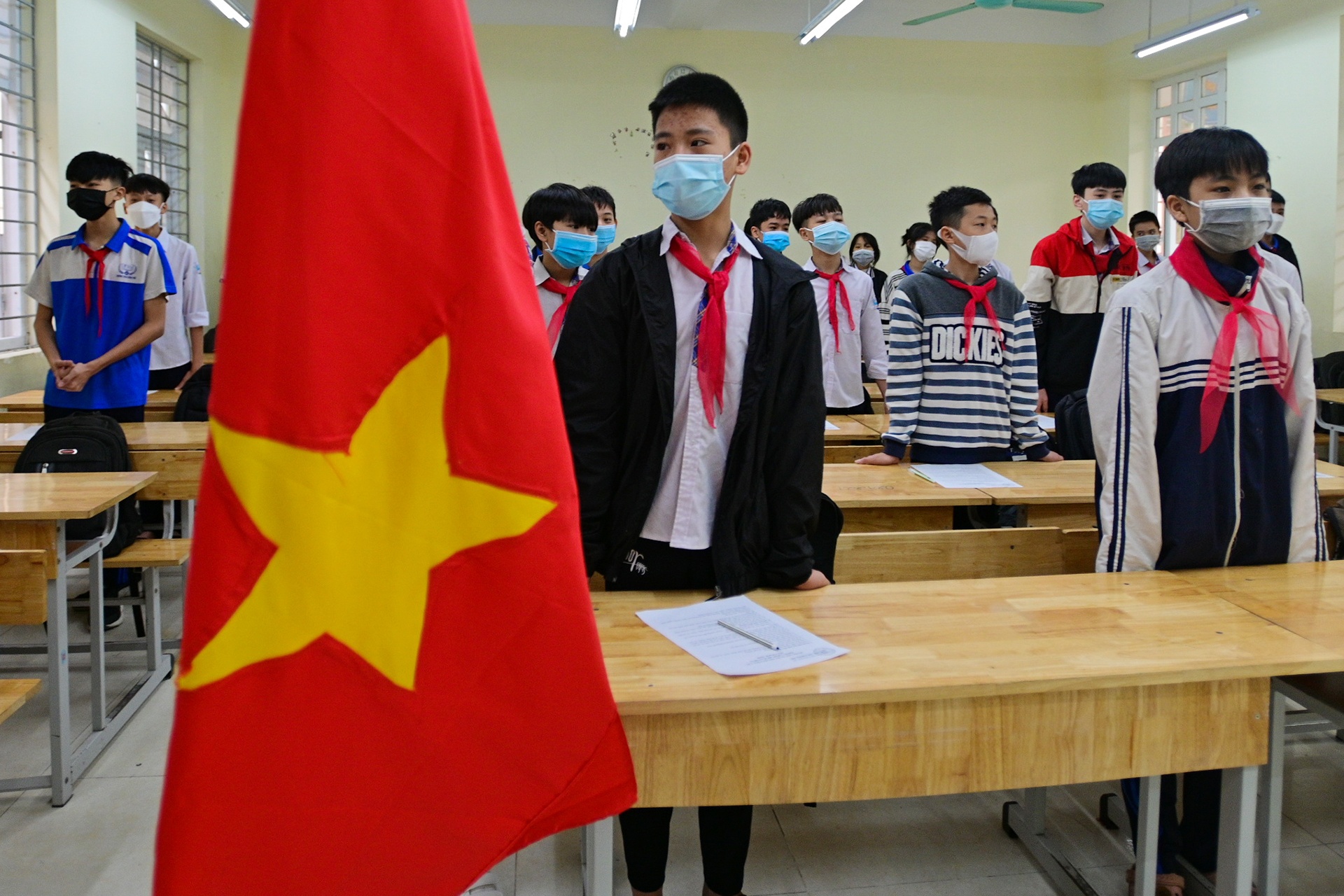 Hoc sinh tro lai truong anh 4