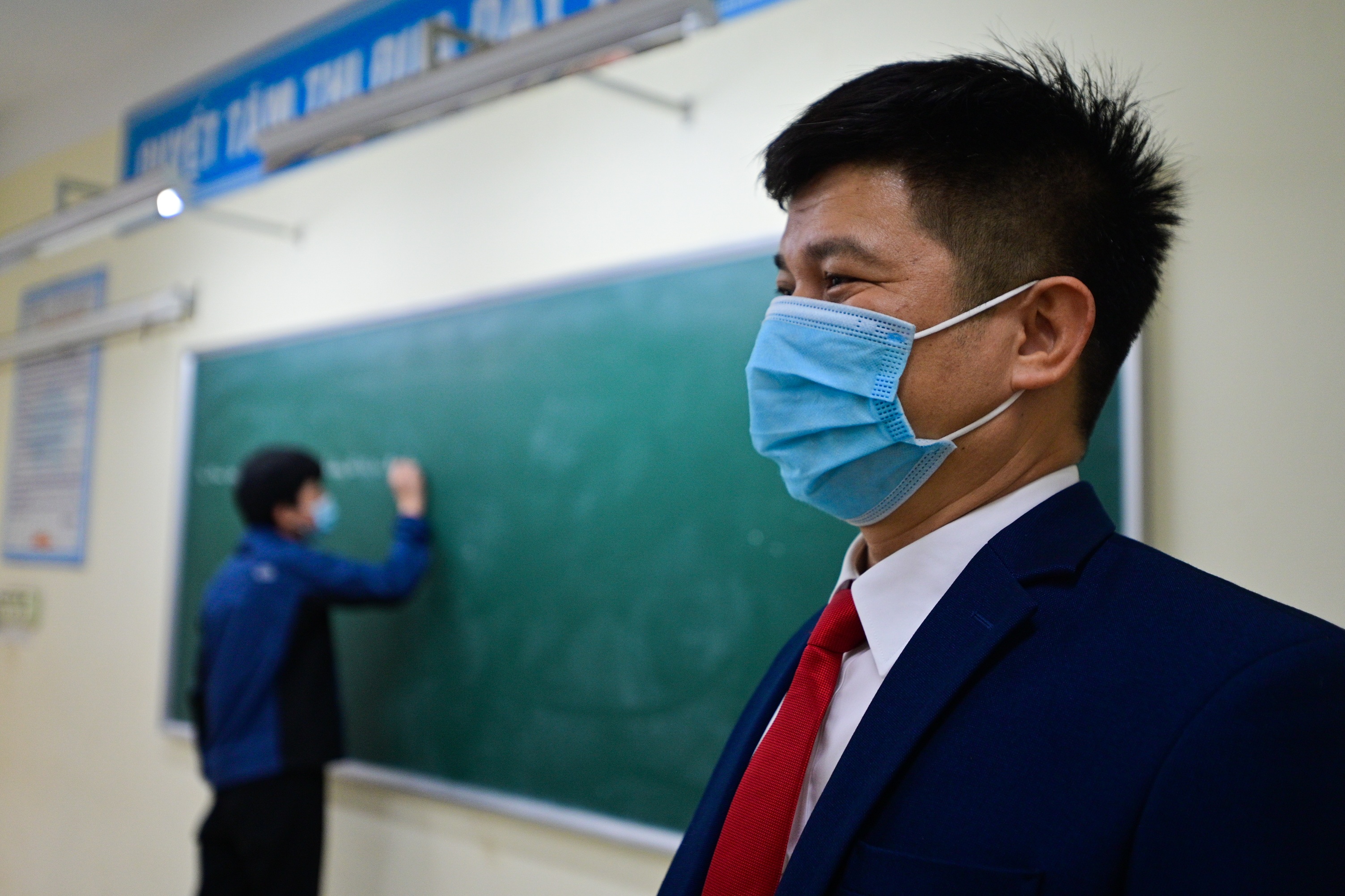 Hoc sinh tro lai truong anh 5