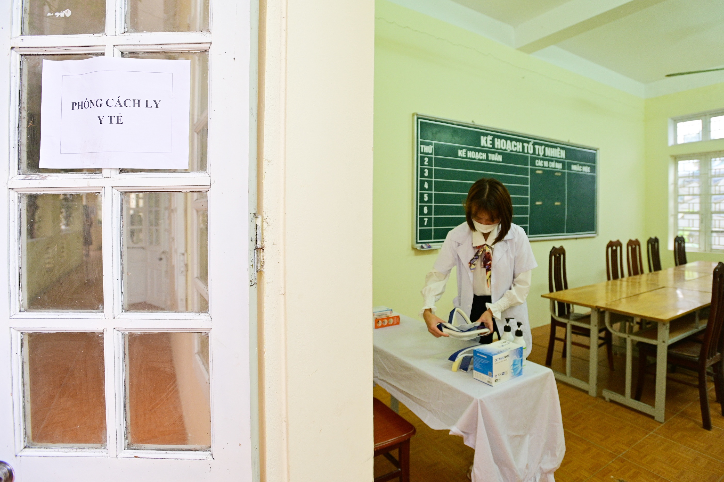 Hoc sinh tro lai truong anh 9