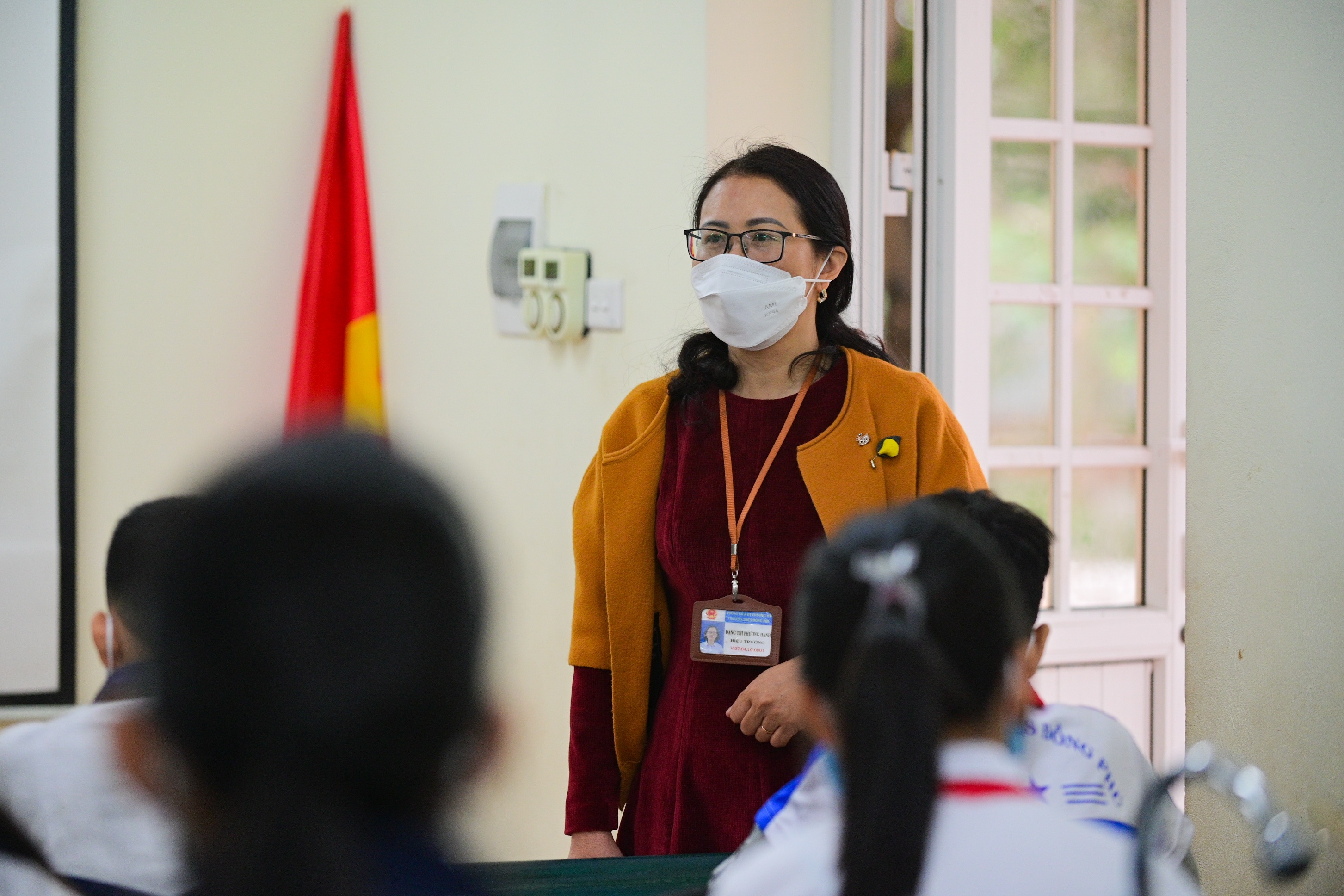 Hoc sinh tro lai truong anh 10