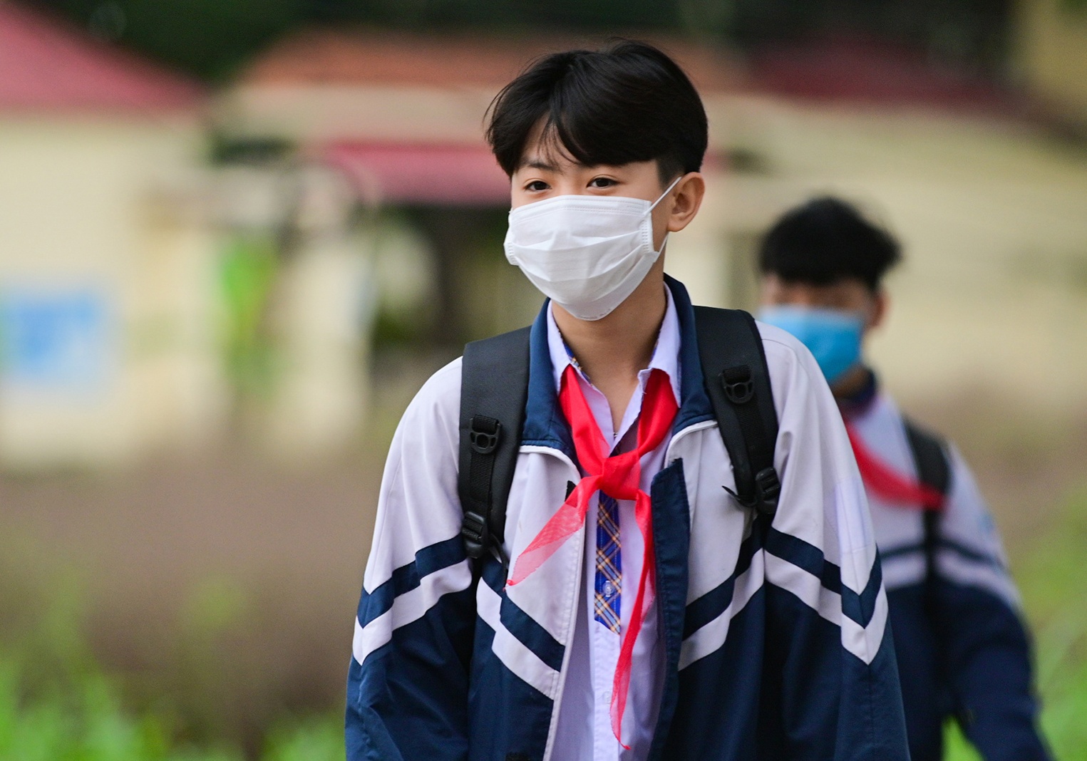 Hang nghin hoc sinh o ngoai thanh Ha Noi tro lai lop hinh anh