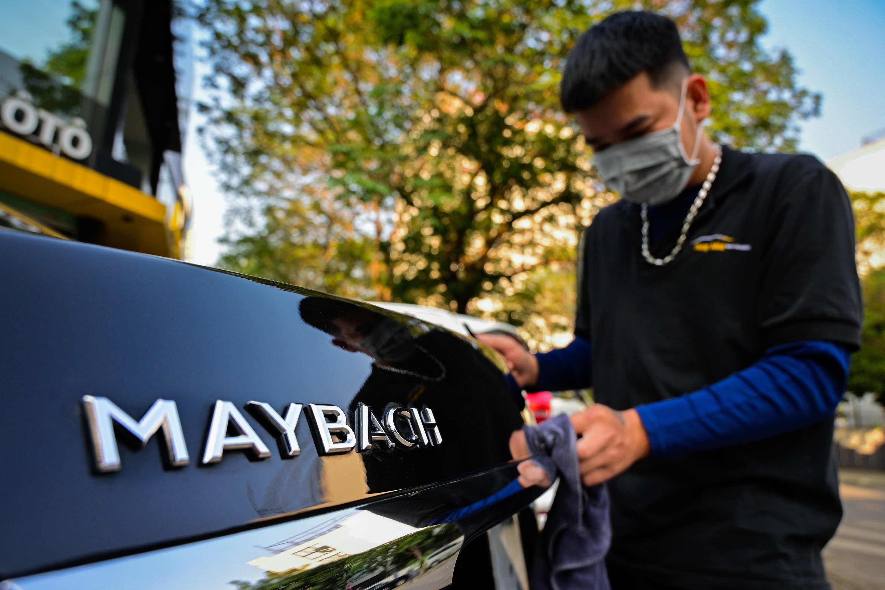 Do Mercedes-Benz thanh Maybach choi Tet hinh anh