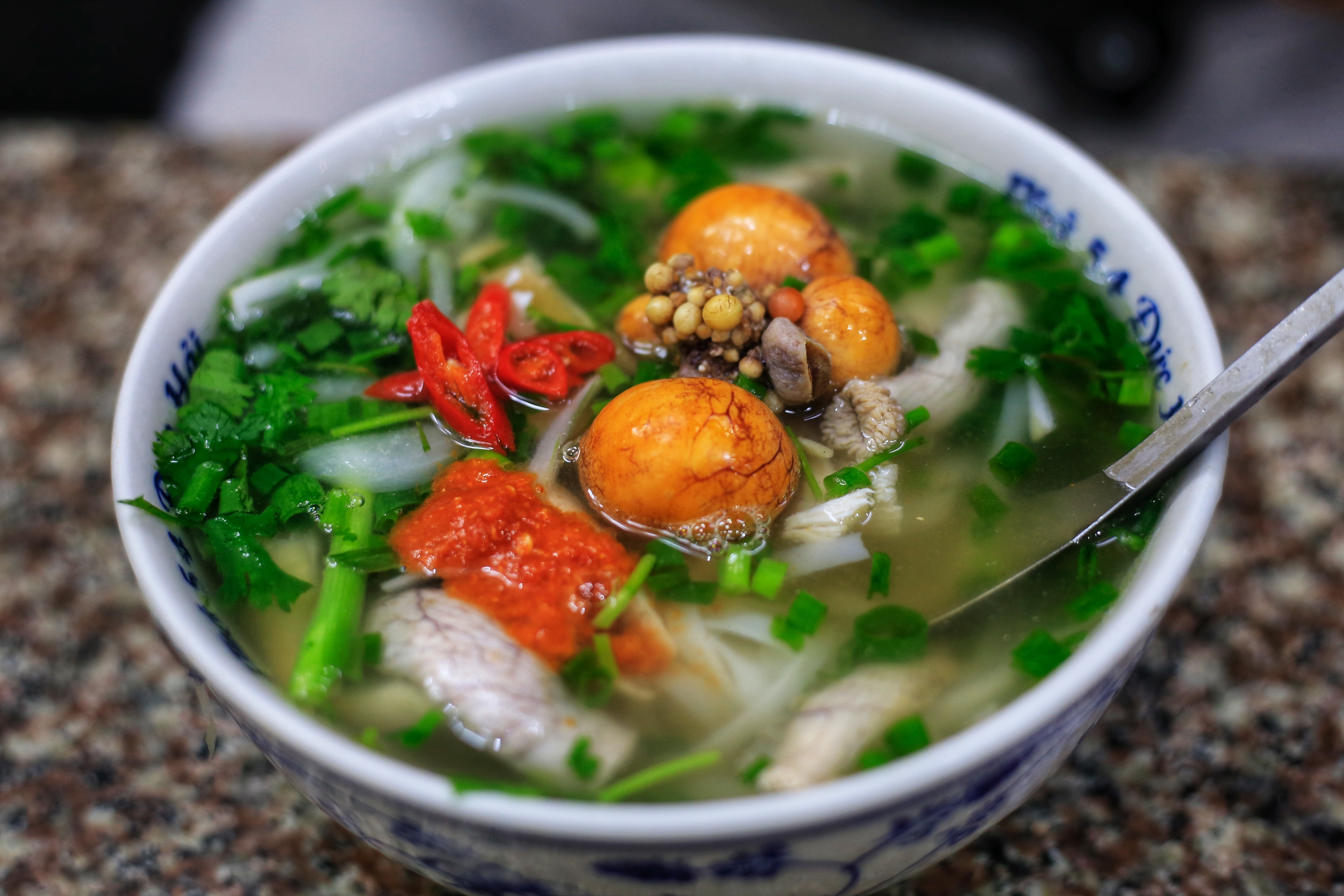 Nhung hang pho ga Ha Noi ban vai tram bat mot ngay hinh anh