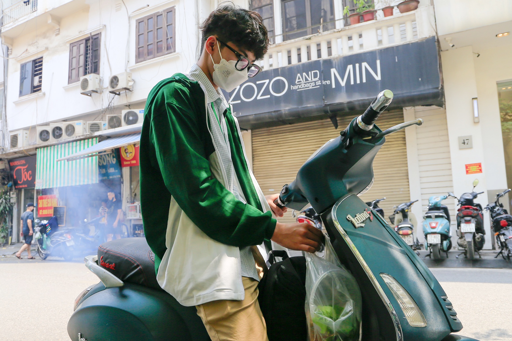 hang bun cha noi tieng,  shipper xep hang anh 10