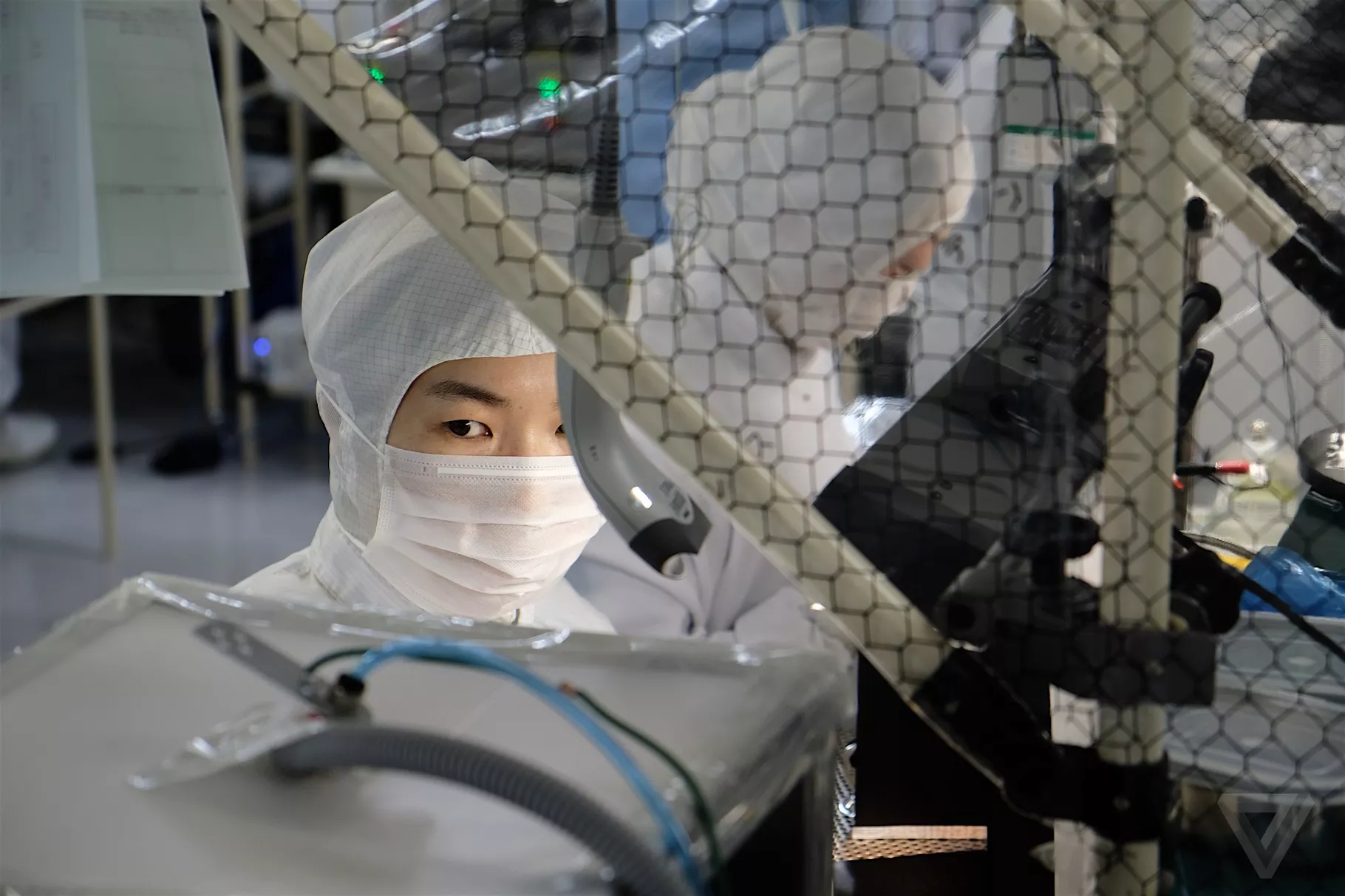 sharp san xuat khau trang y te phong chong dich covid-19 anh 1