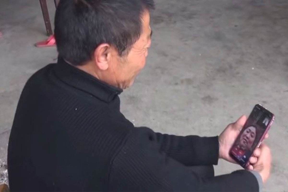 Khoi phuc tri nho sau 30 nam nho xem tin Covid-19 hinh anh