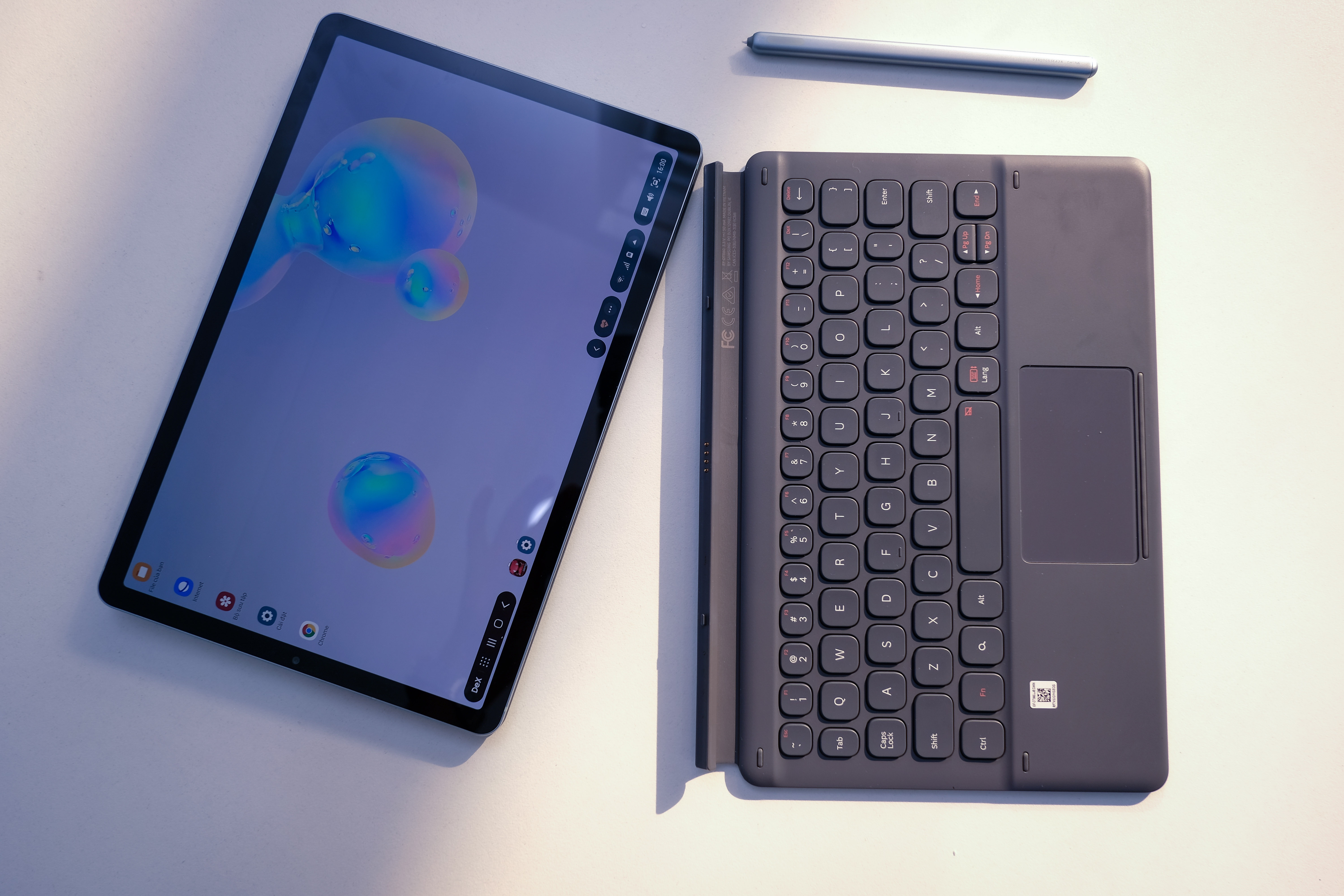 Samsung nen sao chep ban phim moi cua iPad Pro anh 1