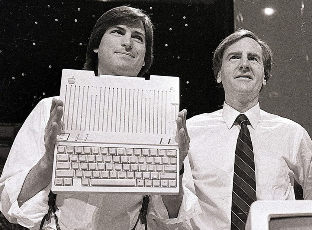 Giay the thao Apple co gia 10.000 USD anh 1