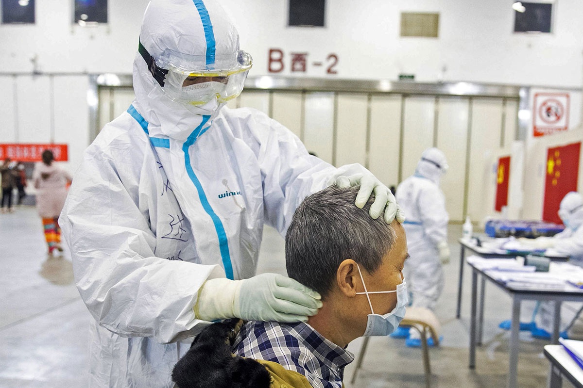 Tai sao dan ong mac Covid-19 de tu vong hon phu nu? hinh anh