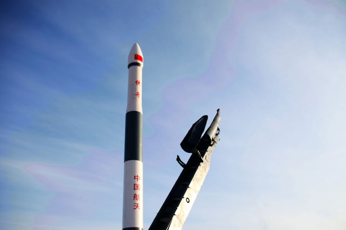 800 nguoi dau gia mua ten lua online gia 5,6 trieu USD hinh anh