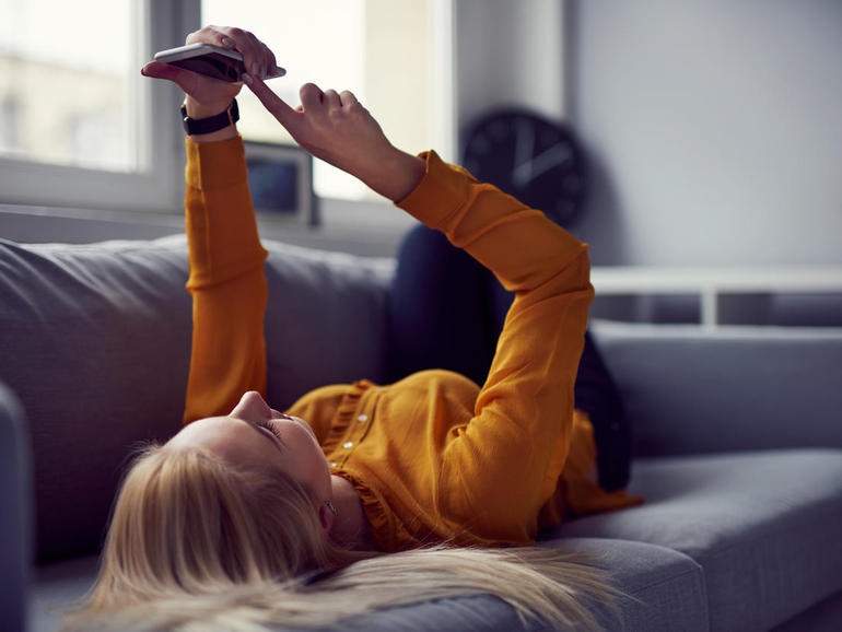 cung voi iphone se 2020,  apple hay gioi thieu icouch anh 2