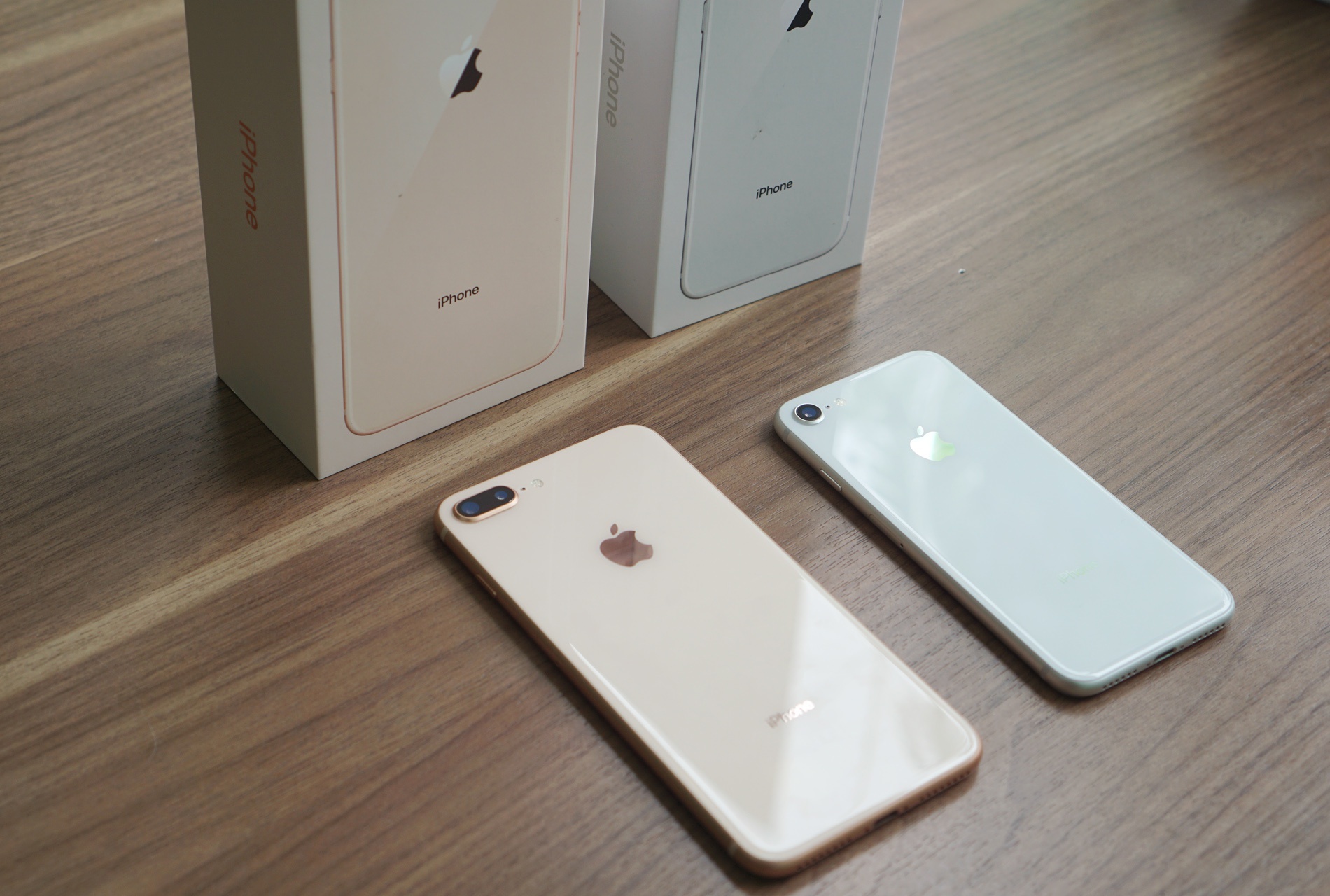 apple khai tu iphone 8 va iphone 8 plus anh 1
