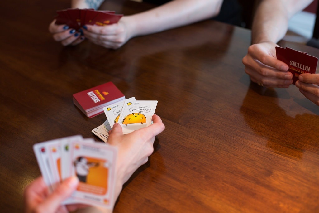 dai dich covid-19 game meo no chay hang tren amazon anh 2