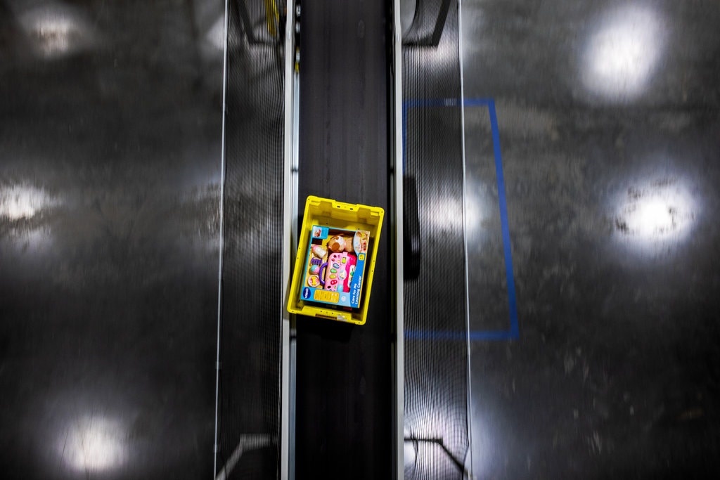 dai dich covid-19 game meo no chay hang tren amazon anh 3