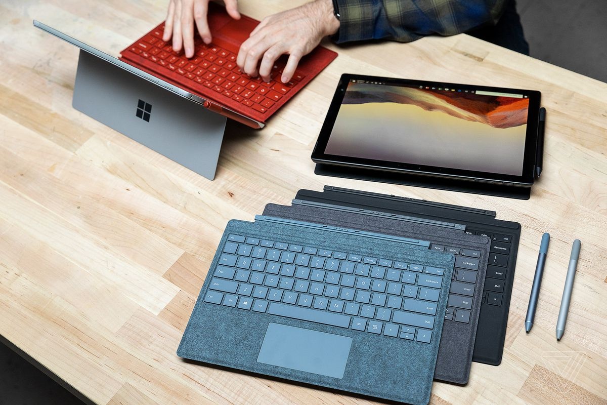 Microsoft co the mo Store o Viet Nam truoc Apple de ban Surface? hinh anh