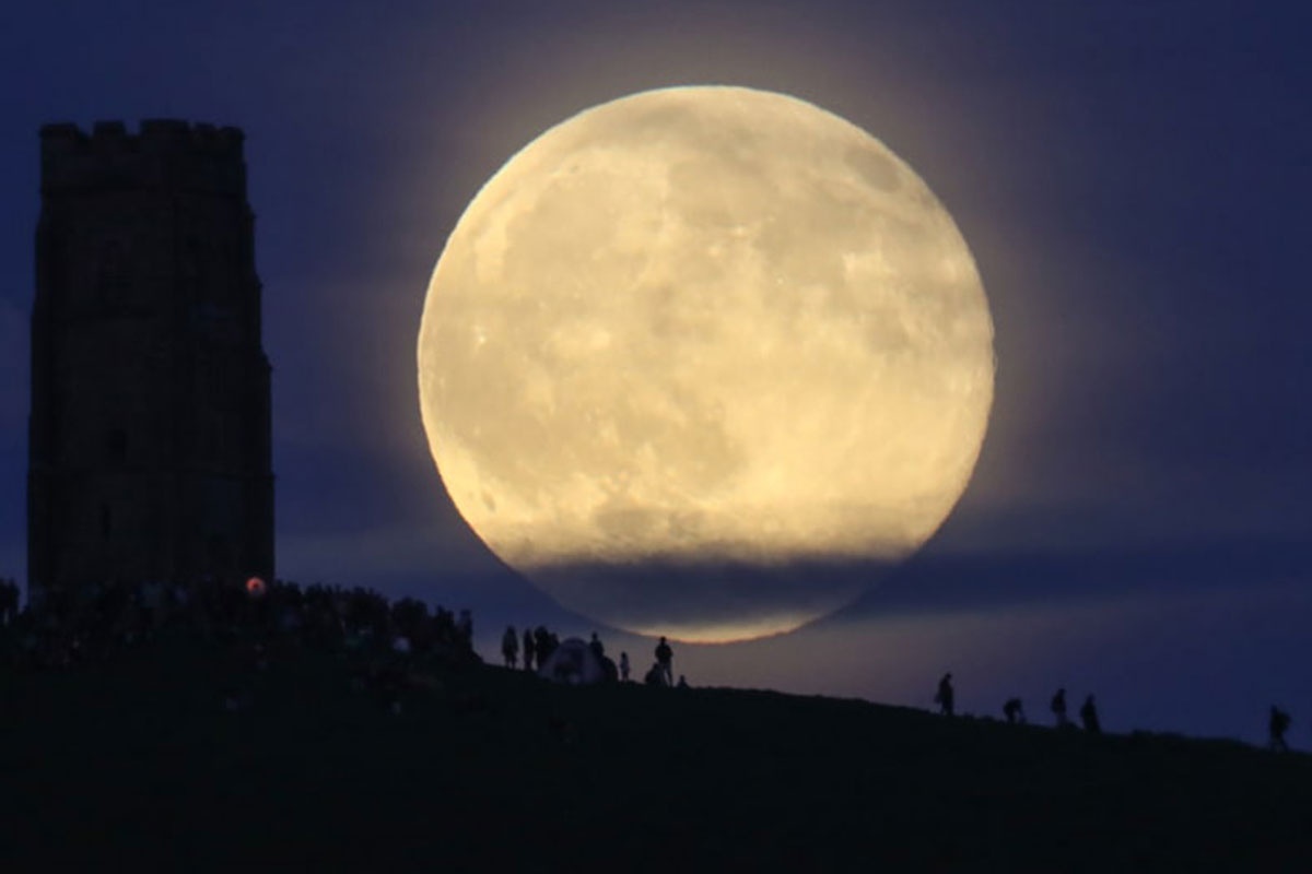 Xem nguyet thuc dep nhat tai Viet Nam vao 2 gio dem nay hinh anh