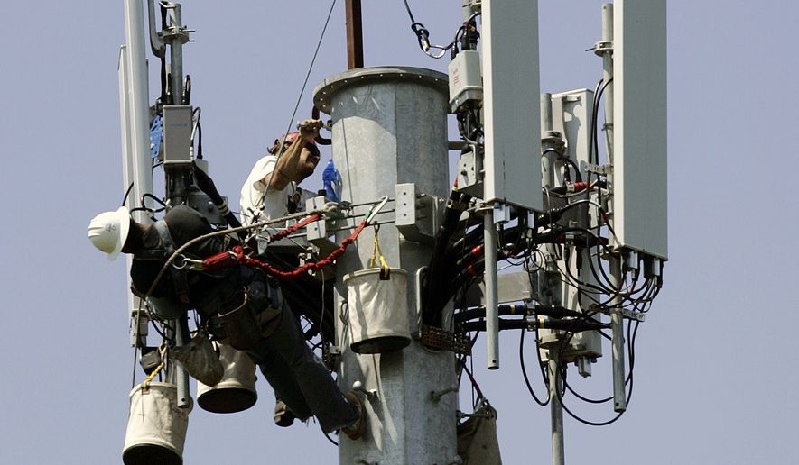 Nhan vien nha mang bi danh chui vi tin don 5G phat tan Covid-19 hinh anh