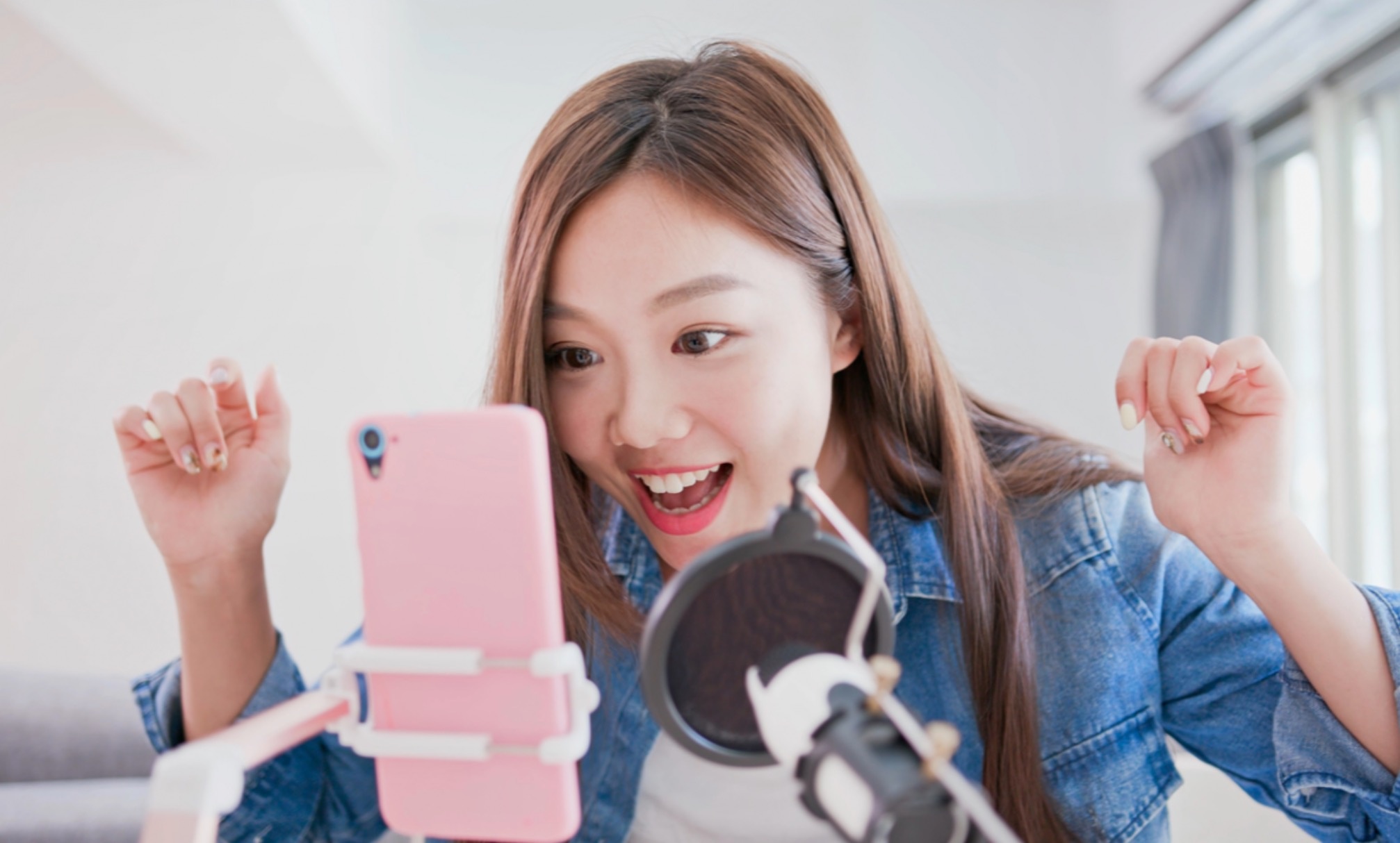 Dan TQ do xo di livestream ban nha, xe tai va ten lua hinh anh