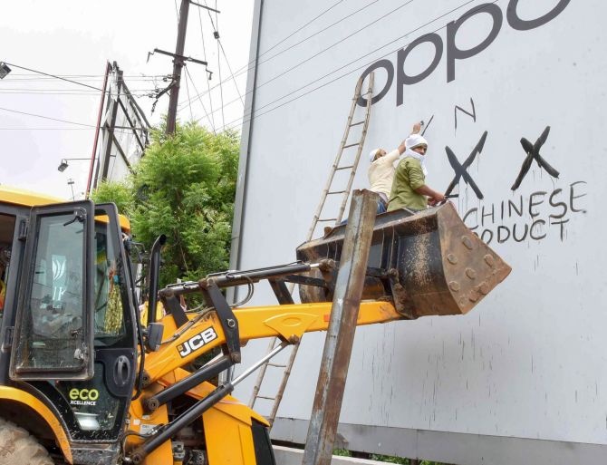 Dan An Do dap pha smartphone,  do dien tu Trung Quoc anh 6