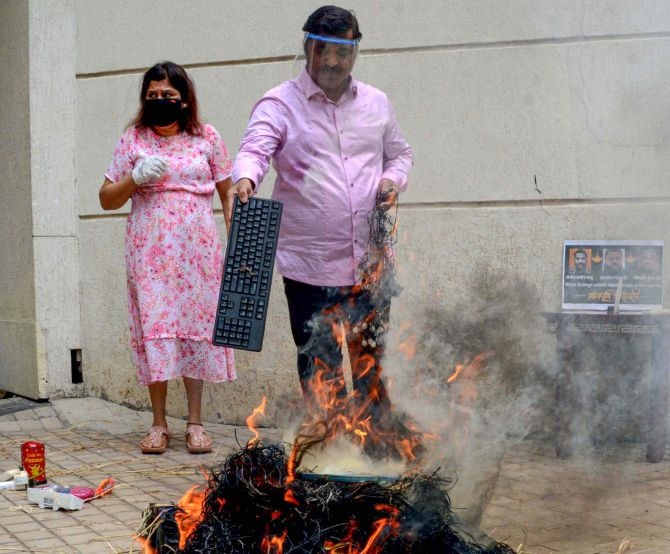 Dan An Do dap pha smartphone,  do dien tu Trung Quoc anh 9