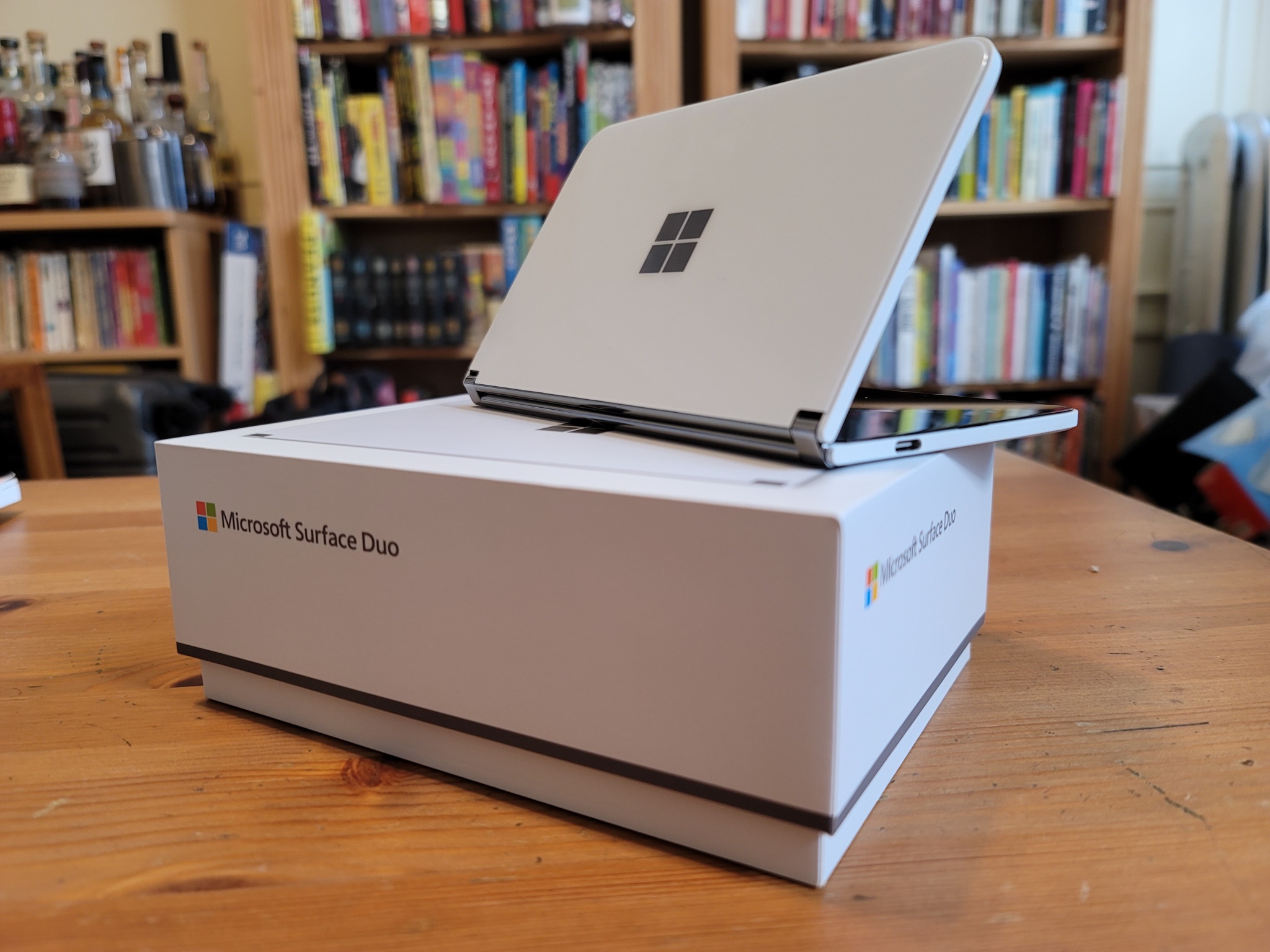 Smartphone Android 2 man hinh Microsoft Surface Duo anh 11