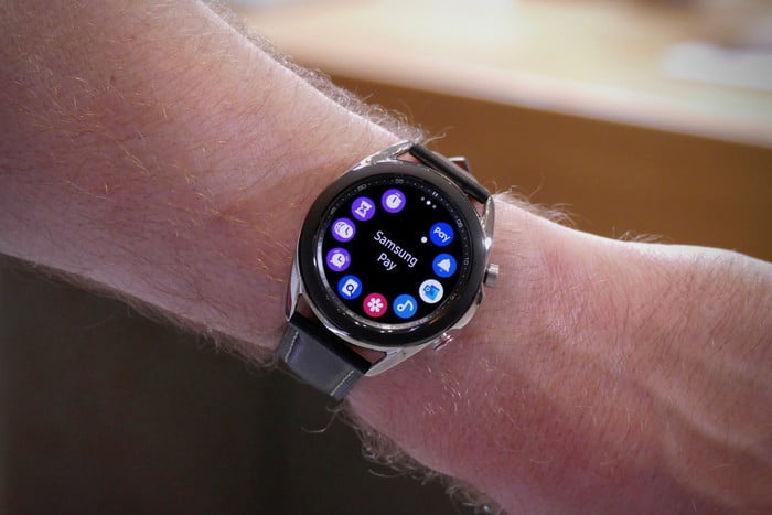 Can canh dong ho Samsung Galaxy Watch3 anh 4