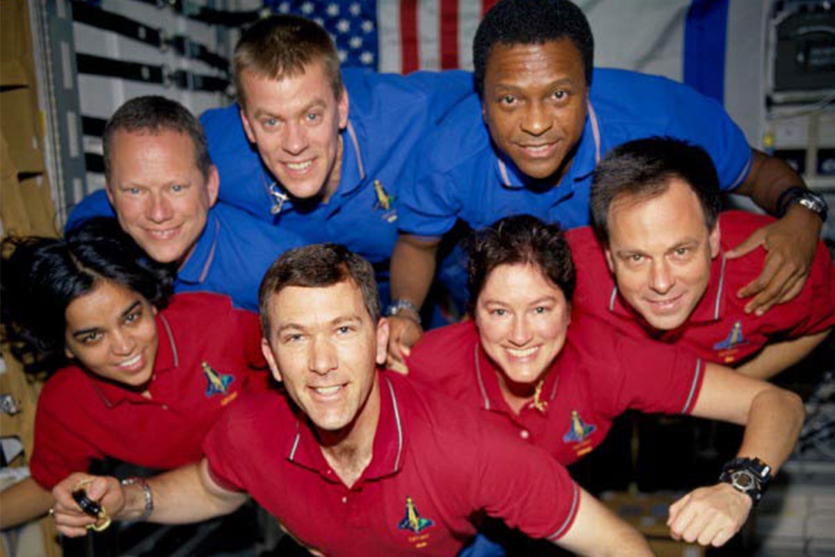 7 phi hanh gia thiet mang nam 2003 vi mot mieng bot cach nhiet hinh anh