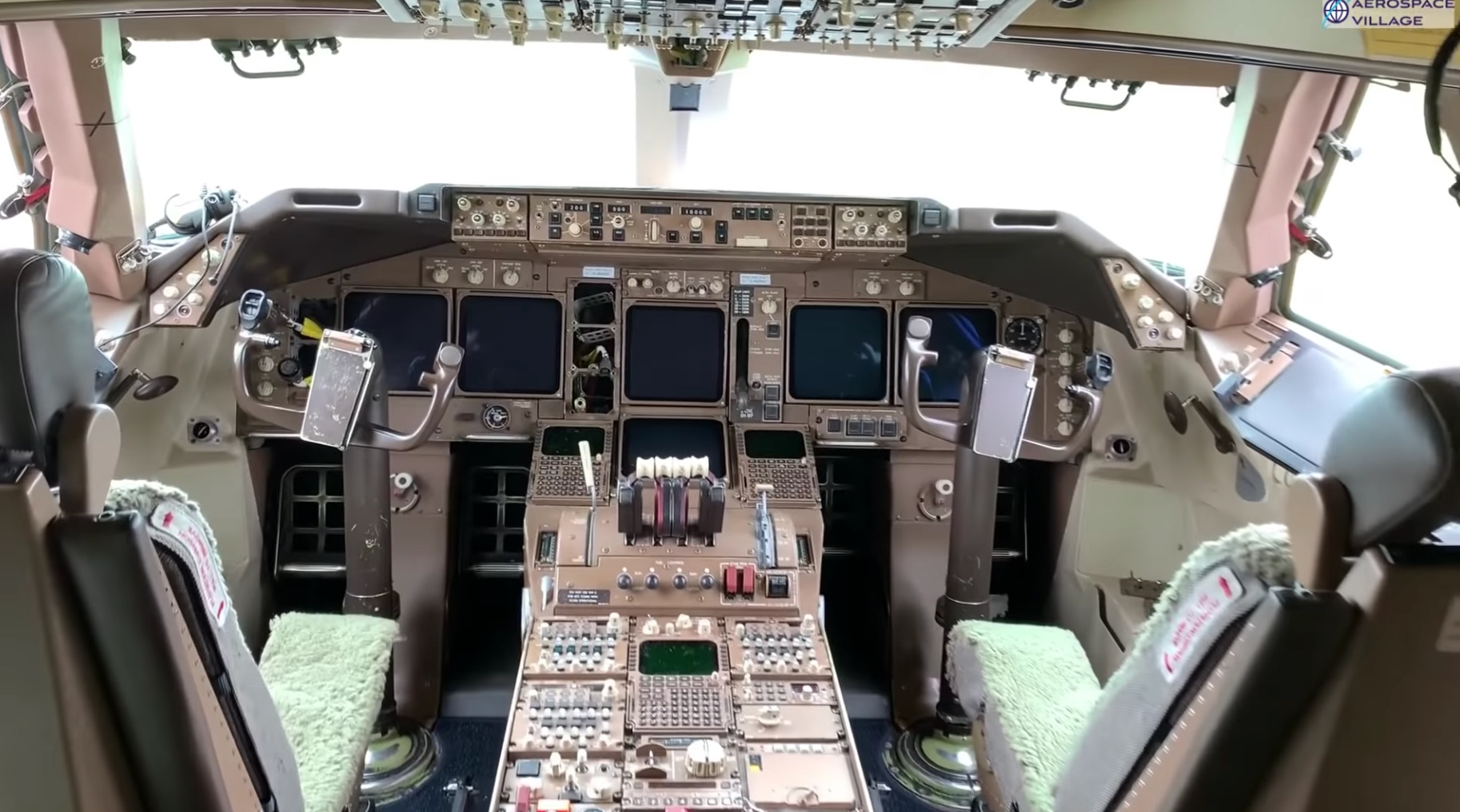 May bay Boeing 747 cap nhat du lieu bang dia mem anh 1