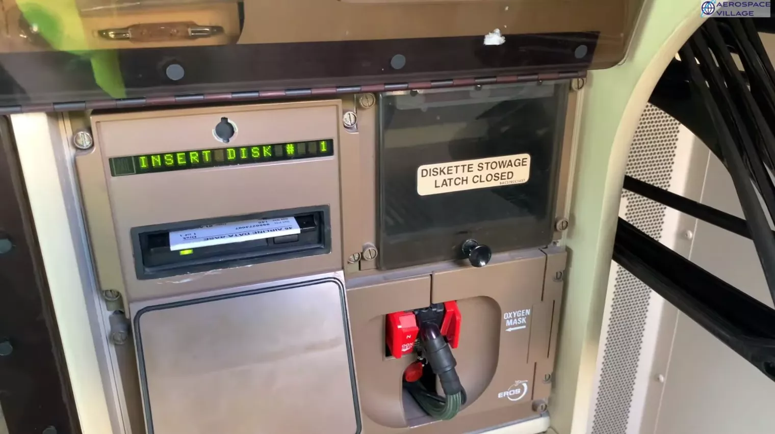 May bay Boeing 747 cap nhat du lieu bang dia mem anh 2