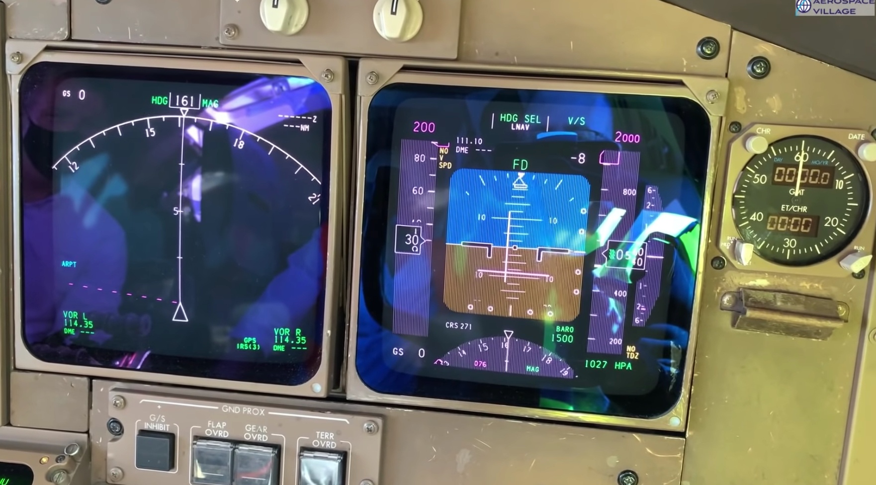 May bay Boeing 747 cap nhat du lieu bang dia mem anh 8