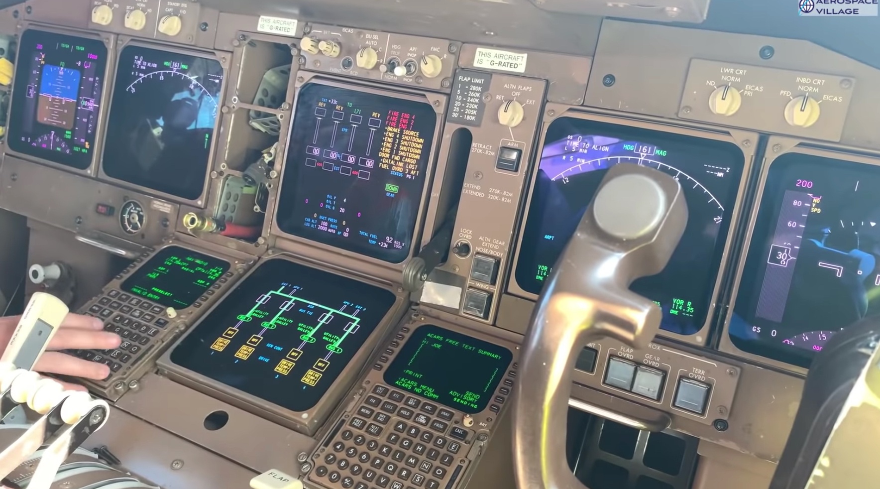 May bay Boeing 747 cap nhat du lieu bang dia mem anh 9