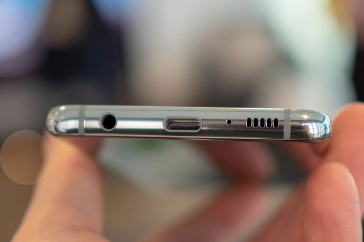 Sau mot nam bien mat tren smartphone, cong am thanh 3,5 mm se tro lai? hinh anh