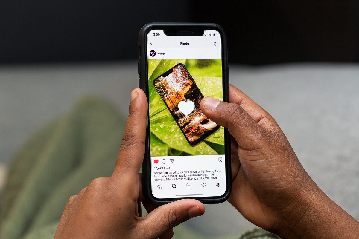 Mark Zuckerberg bat dau tham vong 'dong hoa' Instagram hinh anh