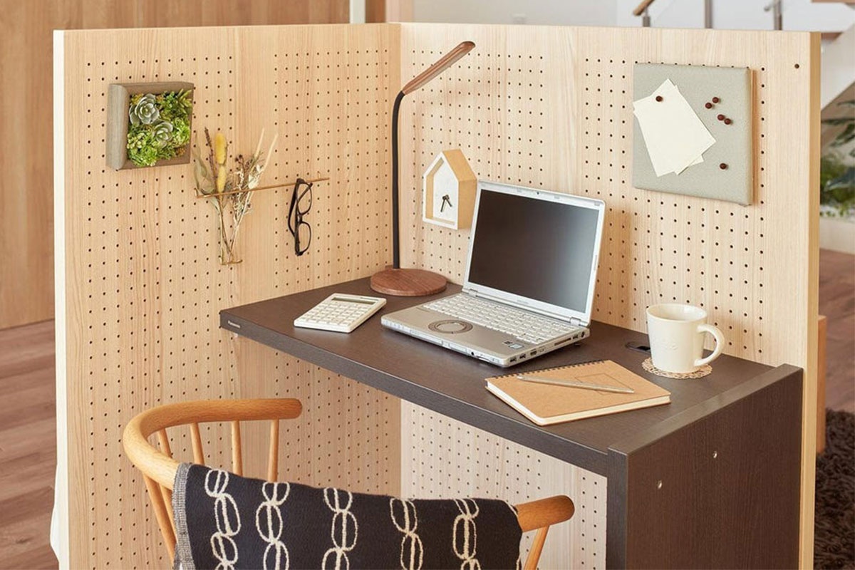 Ban lam viec tai nha cua Panasonic gia 835 USD hinh anh