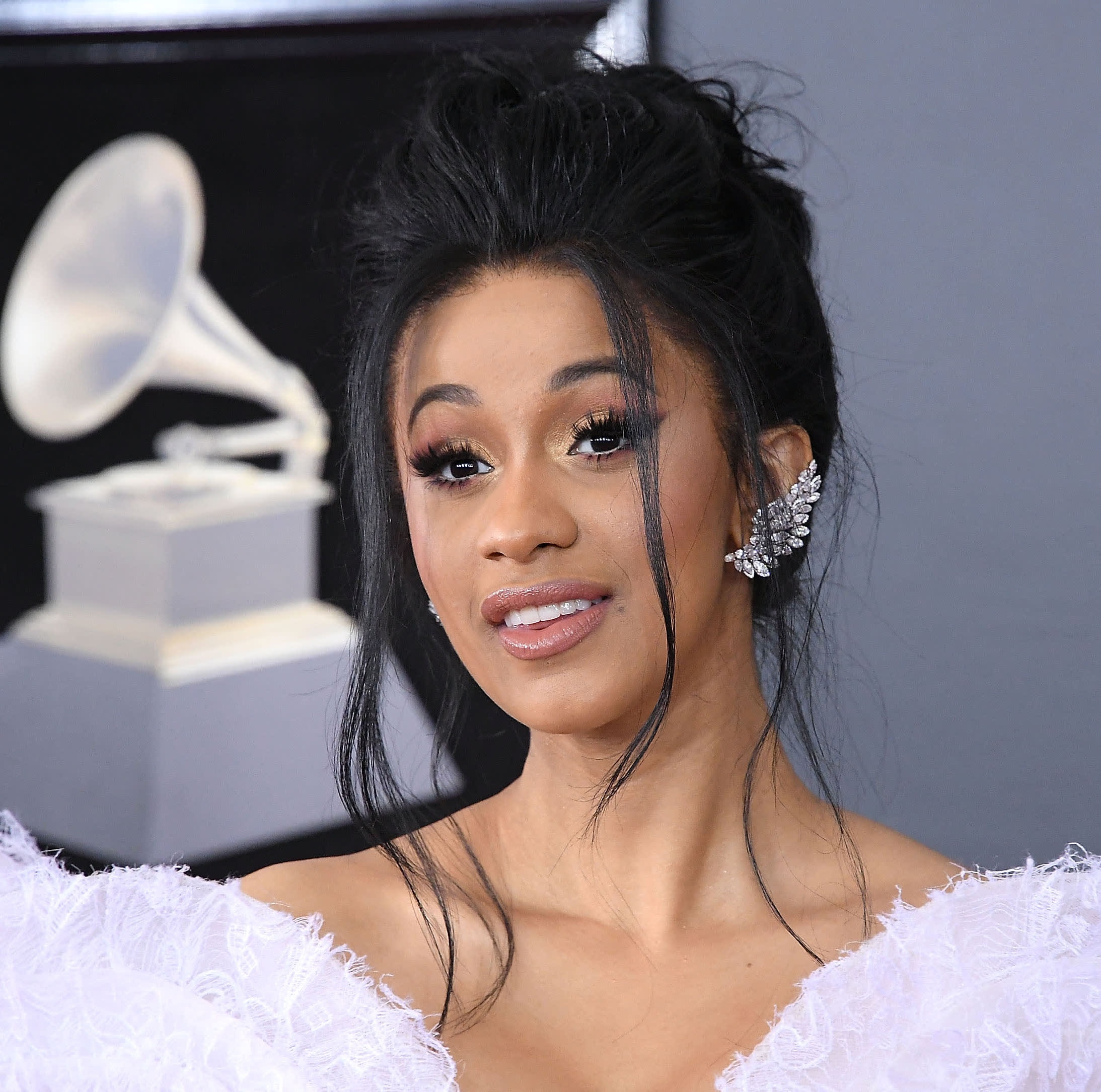 Rapper Cardi B vi phạm bản quyền khi livestream trên Instagram ảnh 1 Rapper Cardi B vi pham ban quyen khi livestream tren Instagram anh 1