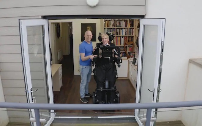 Tien si Peter Scott-Morgan tro thanh nguoi lai may anh 5