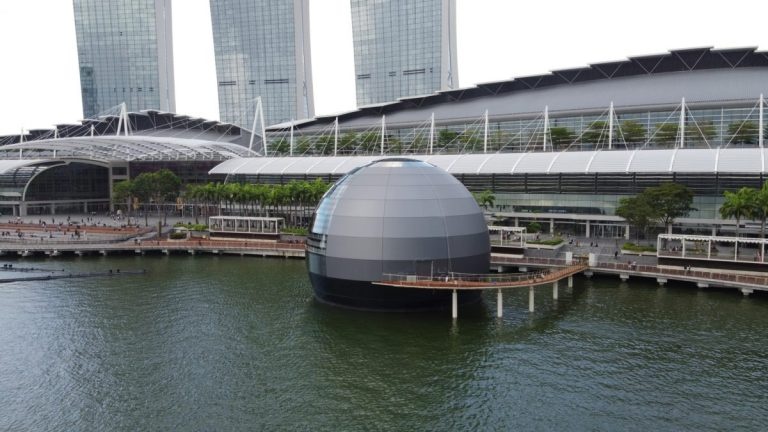 Apple Store noi tren nuoc tai Marina Bay Singapore anh 2
