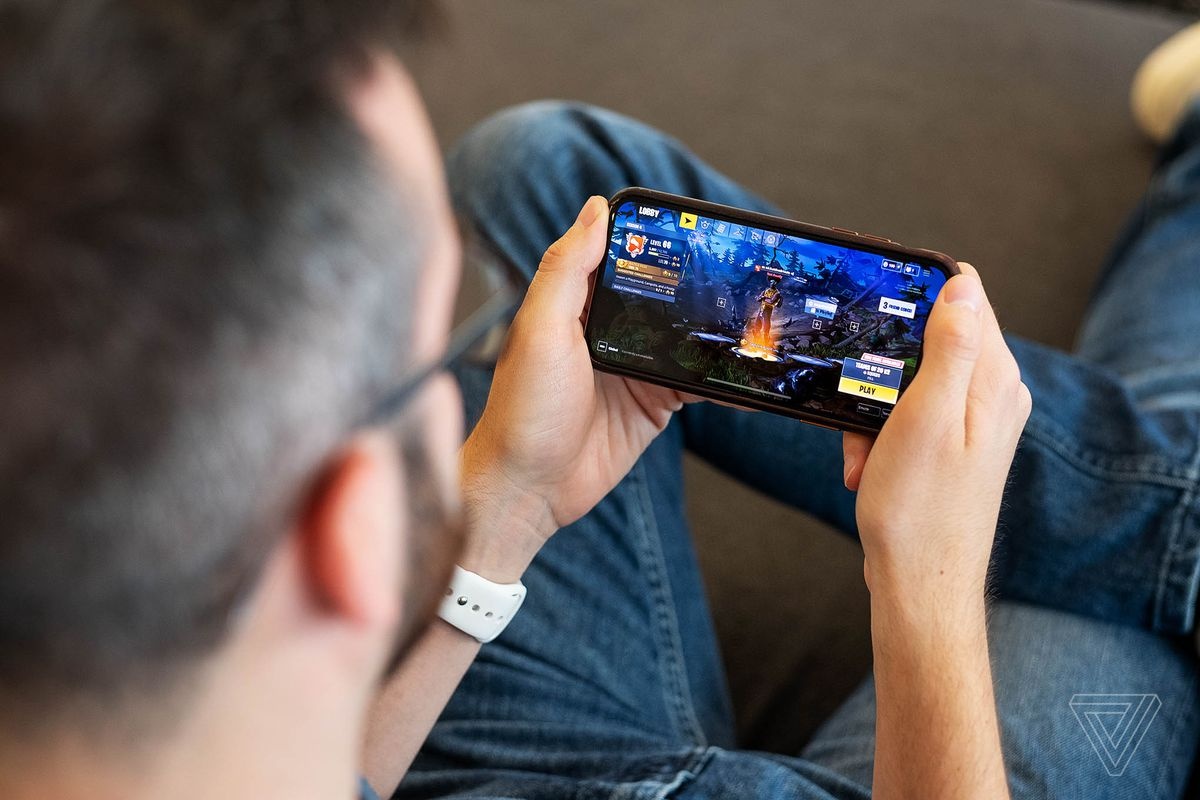 Nguoi choi Fortnite tren iOS bi co lap hinh anh